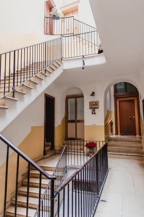 Palazzo Le Travi Hotel Bari Exterior photo