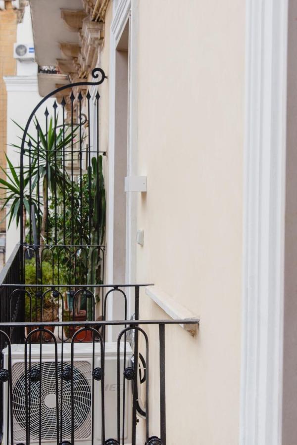 Palazzo Le Travi Hotel Bari Exterior photo