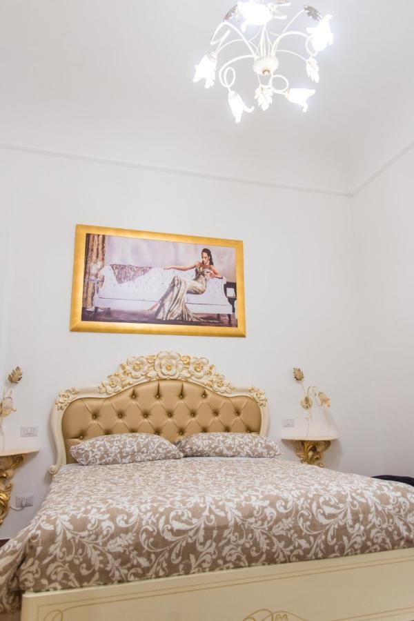 Palazzo Le Travi Hotel Bari Exterior photo